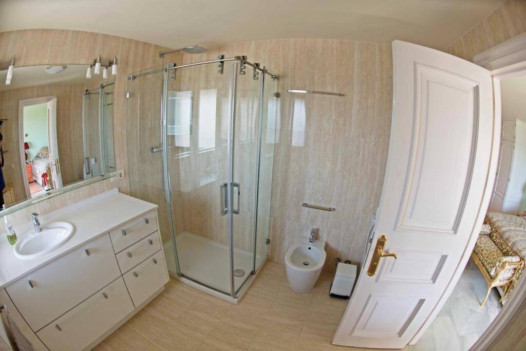 Penthouse With Private Pool, Hot Tub Jacuzzi With Sea Views And Chill-Out Zone, Close To The Sea มาร์เบยา ภายนอก รูปภาพ